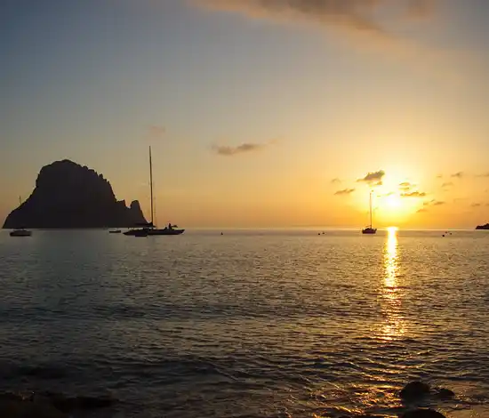 Qué Hacer en Ibiza en Septiembre: Fiestas de Cierre y Clima Ideal